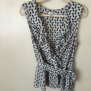 Max Studio black/white umbrella top w/ruffles.